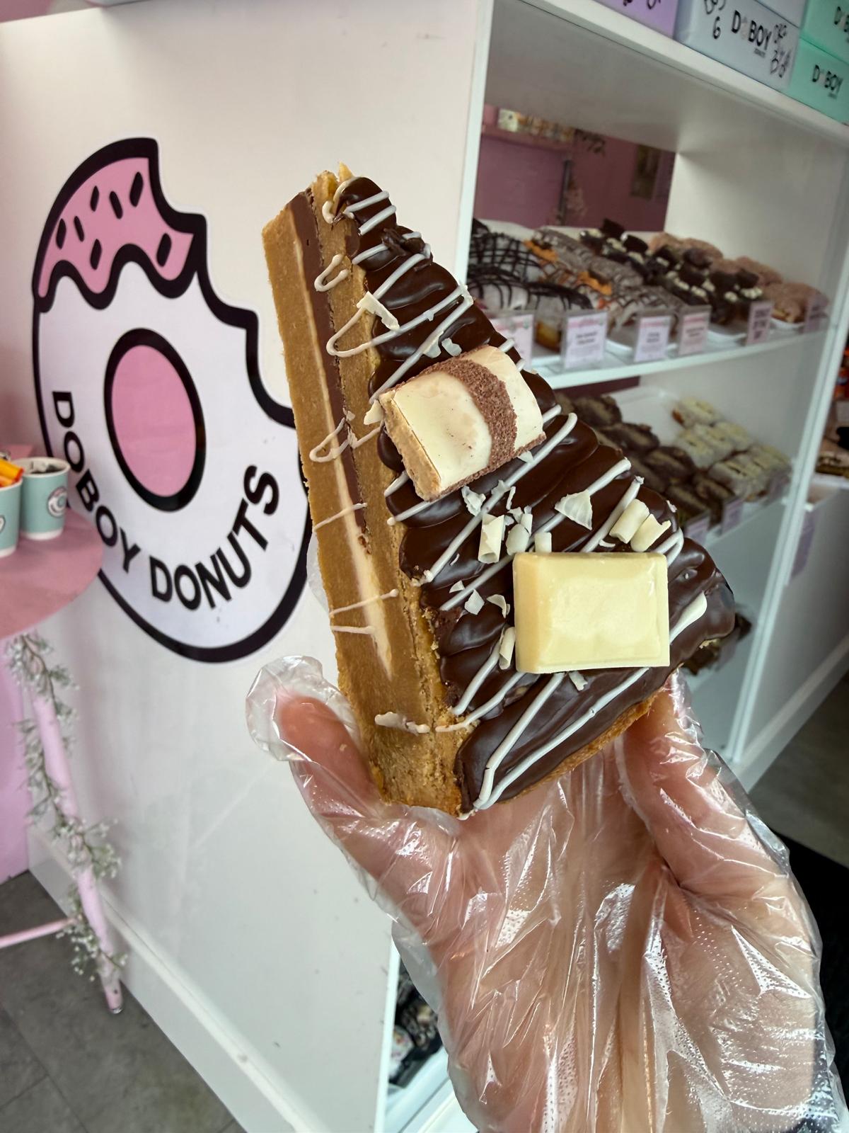 Bueno & Milkybar Cookie Pie